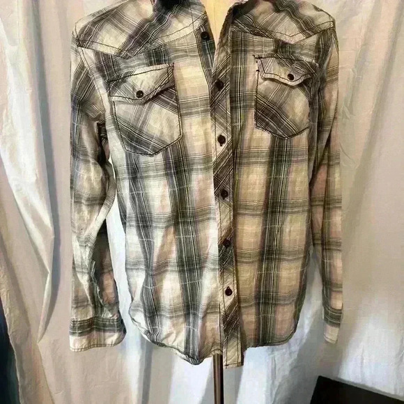 Women’s plaid shirt. Pearled buttons. Breast pockets. Non smoking home. - Picture 1 of 5
